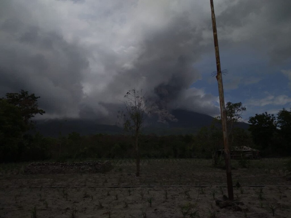 vulcano indonesia Lewotobi Laki-Laki