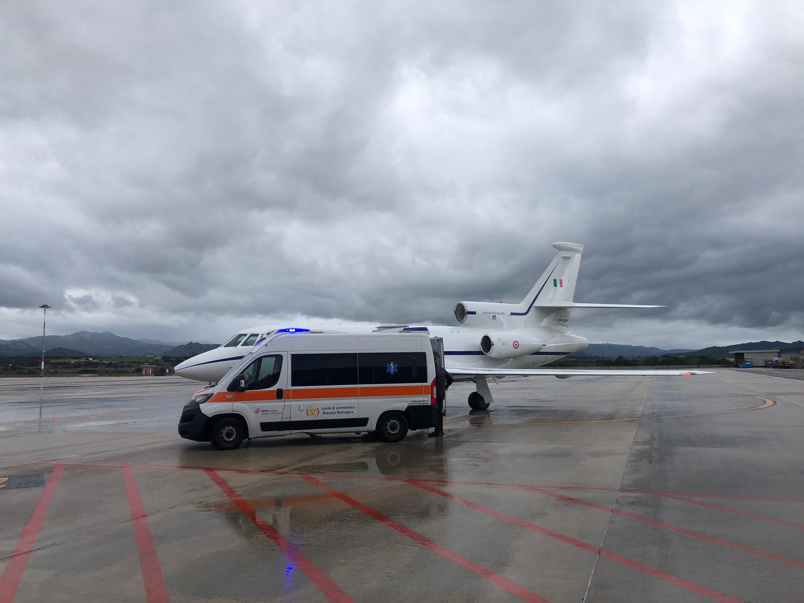 Aeronautica Militare bimba in pericolo di vita trasportata da