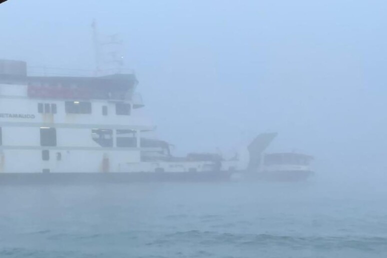 collisione vaporetto ferry boat venezia