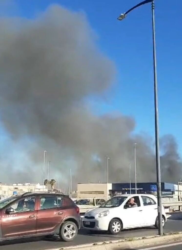 incendio siracusa