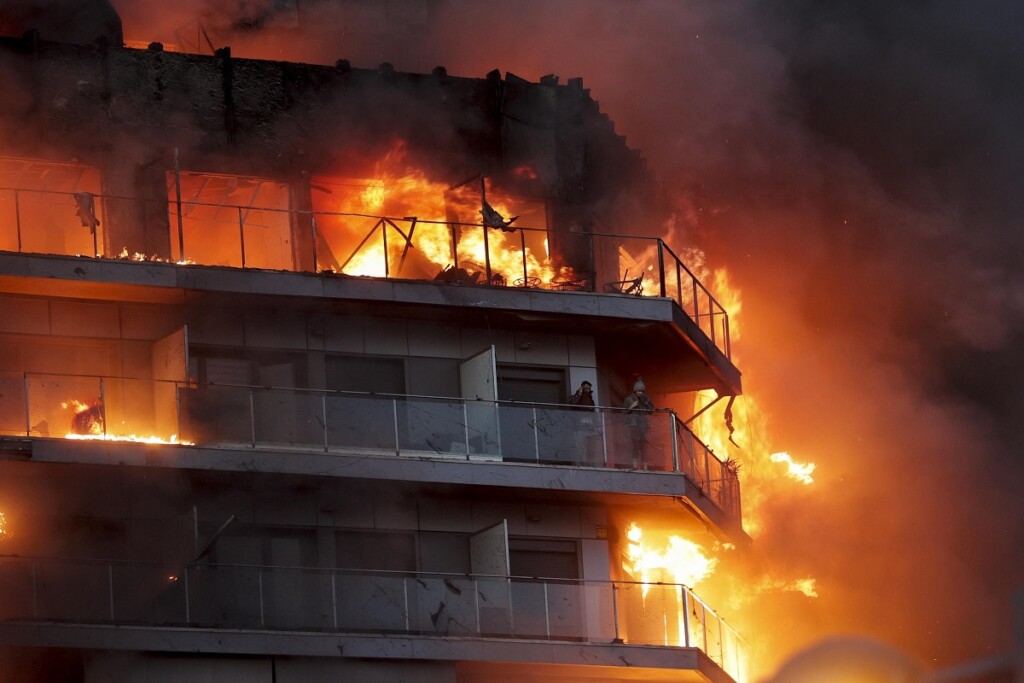 incendio valencia spagna