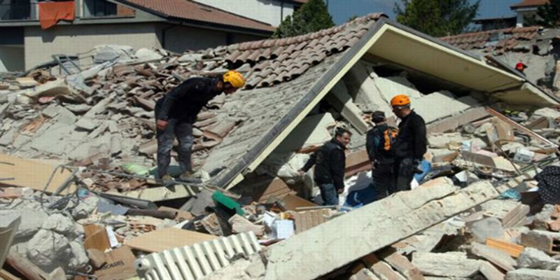 TERREMOTO MOLISE ITALIA - BIMBI MORTI A SAN GIULIANO