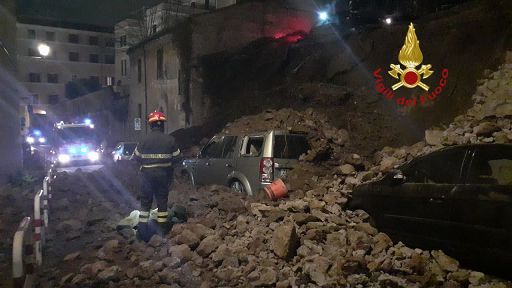 crollo muro roma trastevere