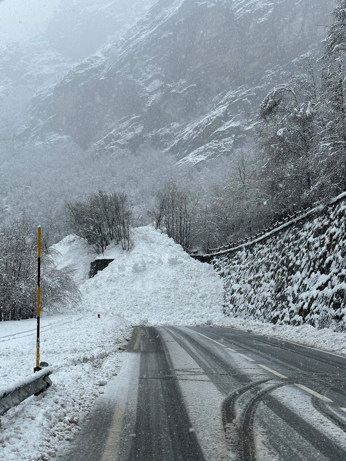 Forti nevicate impressionante valanga a Gressoney FOTO