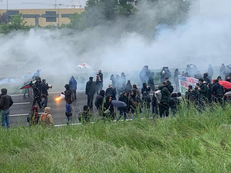 ambientalisti bloccano tangenziale torino