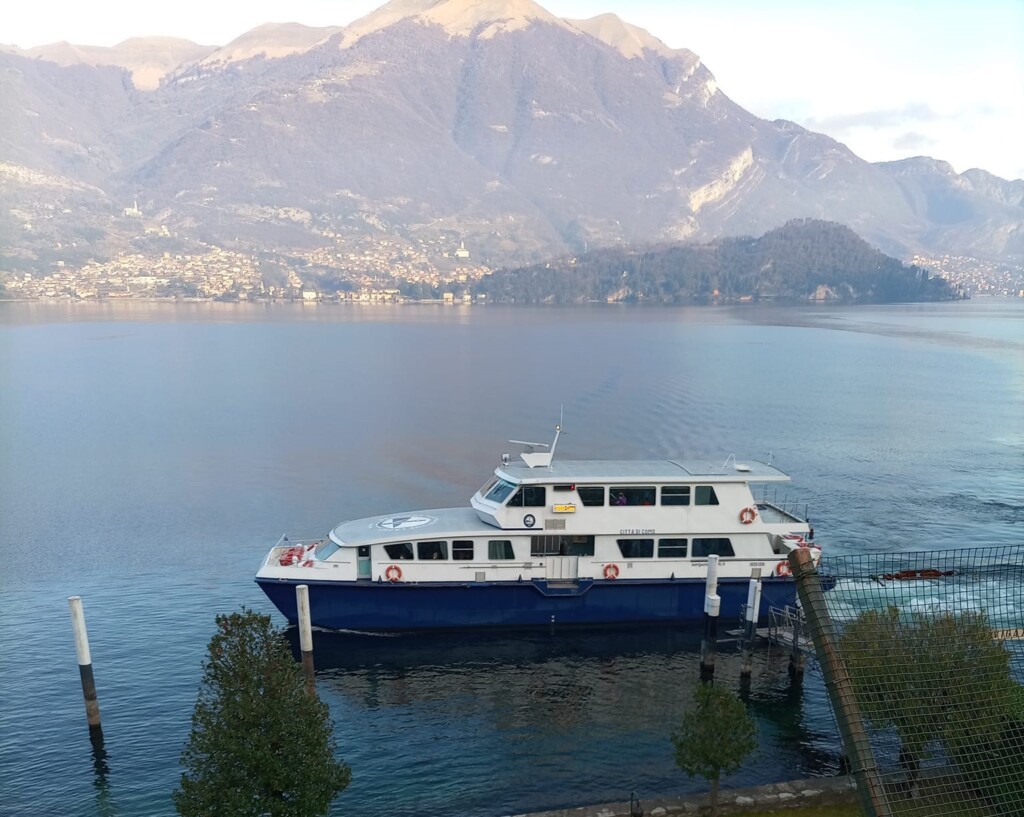 catamarano lago como