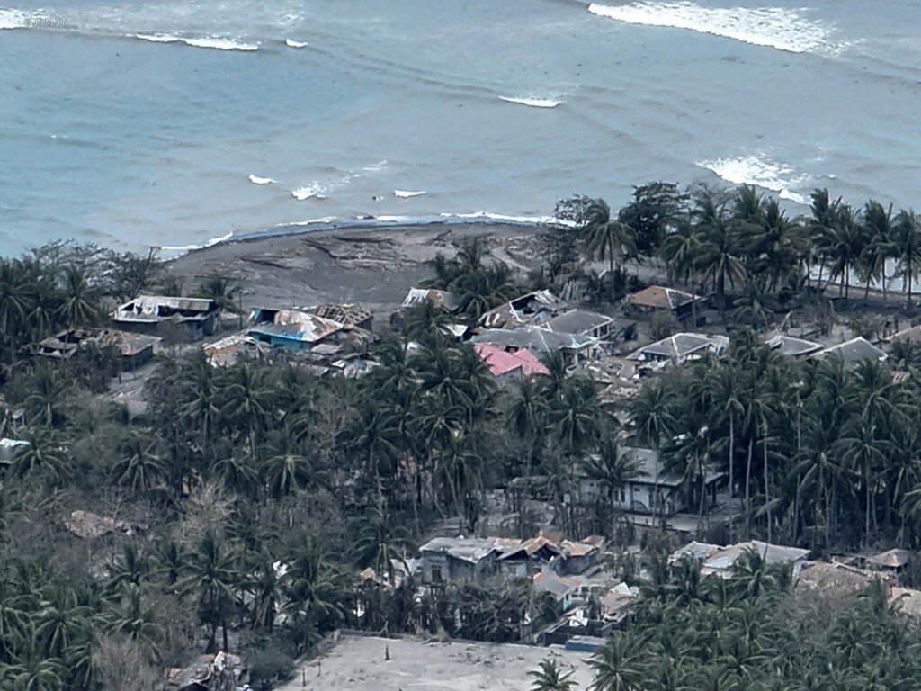 eruzione monte ruang indonesia