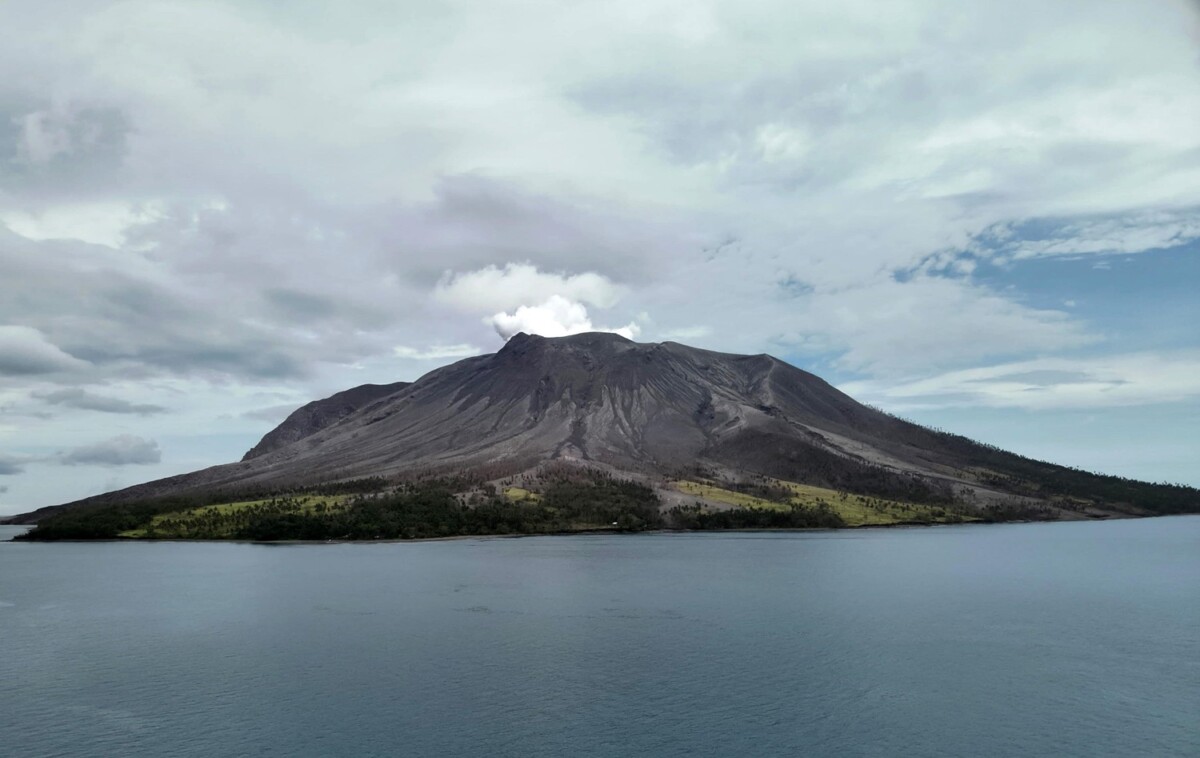 eruzione monte ruang indonesia