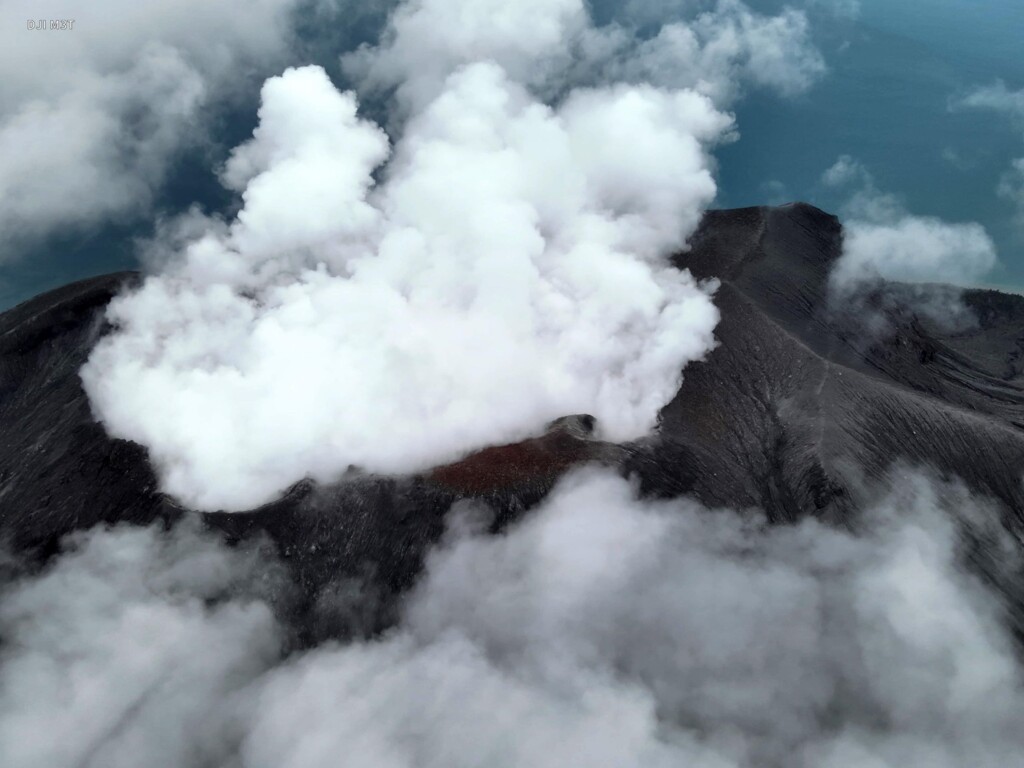 eruzione monte ruang indonesia