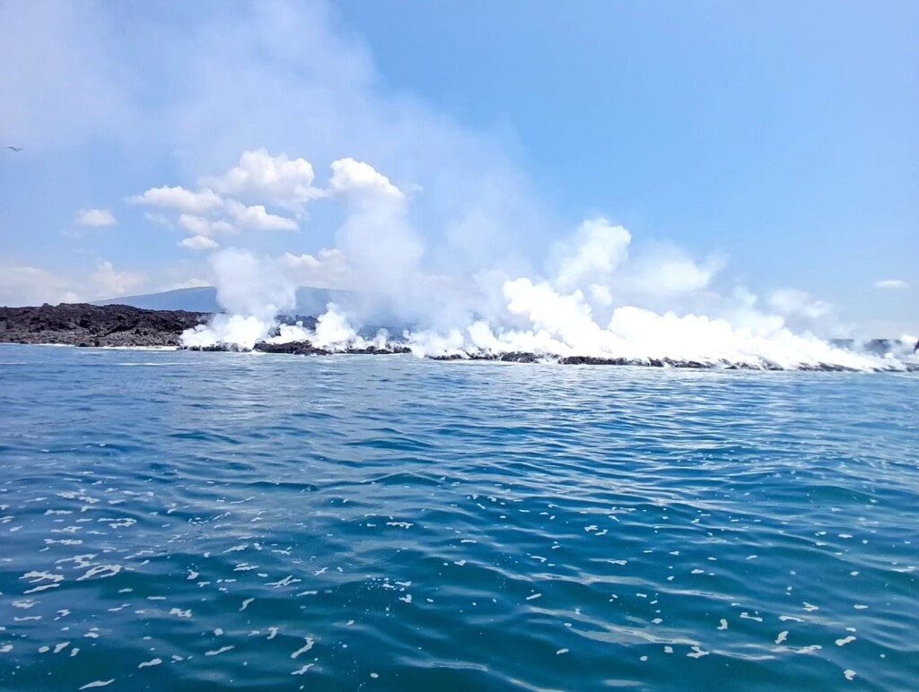 eruzione vulcano la cumbre galapagos