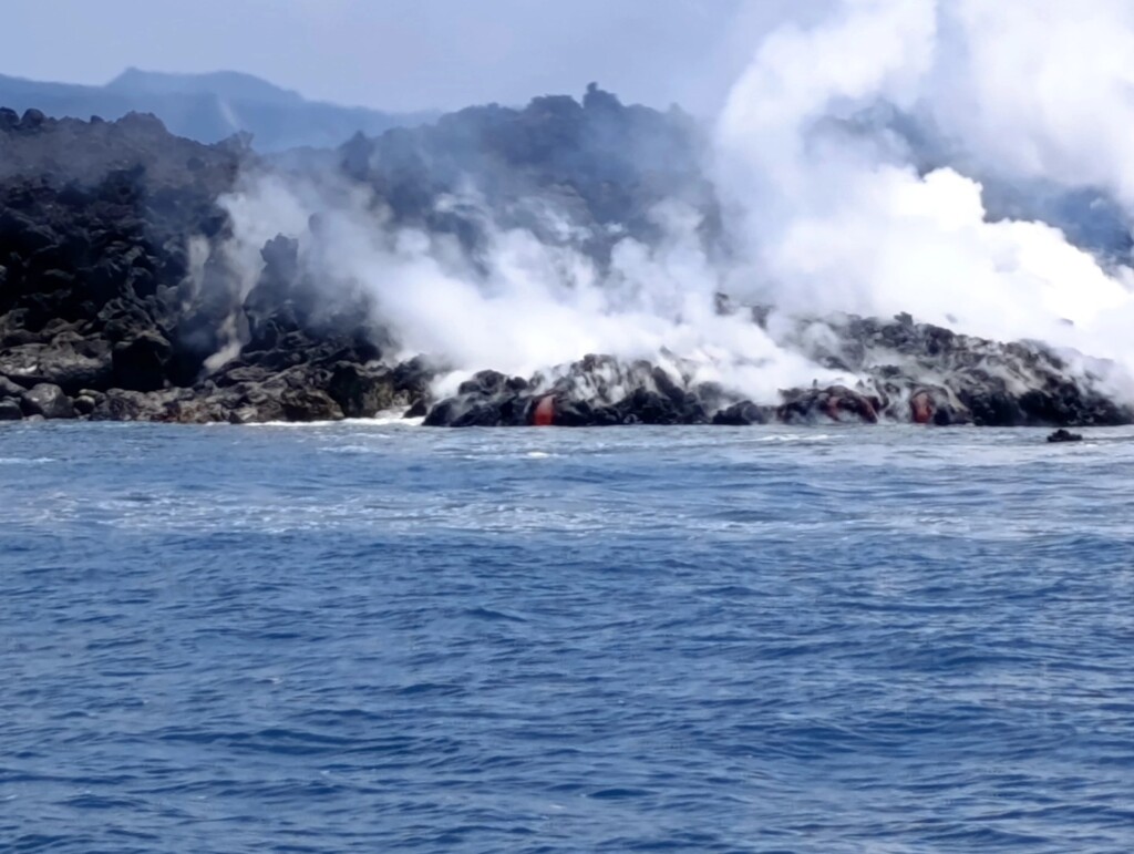 eruzione vulcano la cumbre galapagos