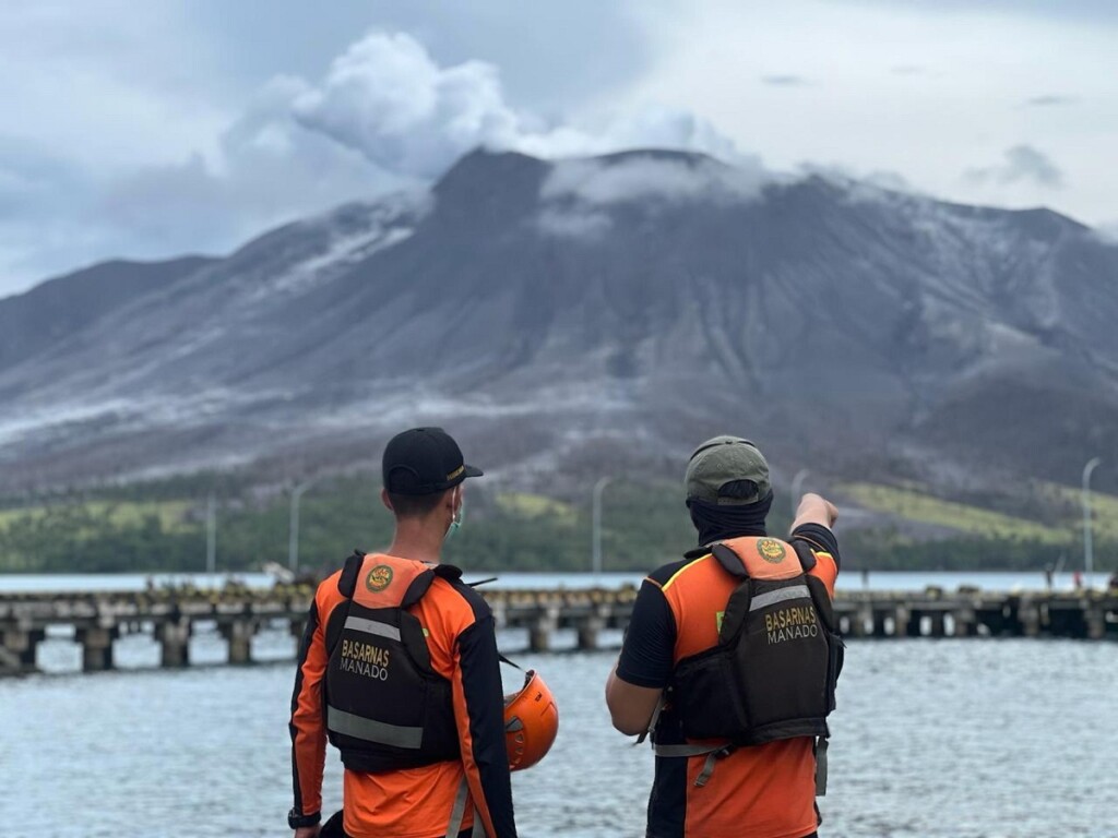 eruzione vulcano ruang indonesia