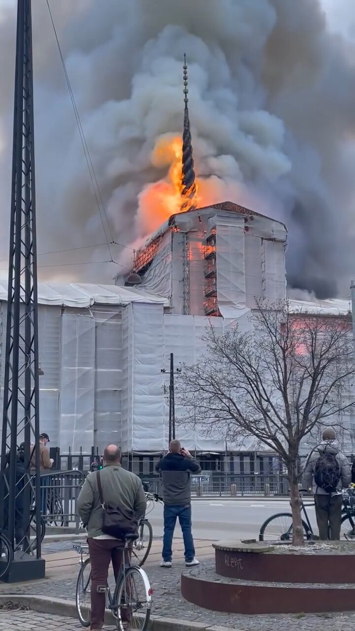 incendio borsa copenaghen (1)