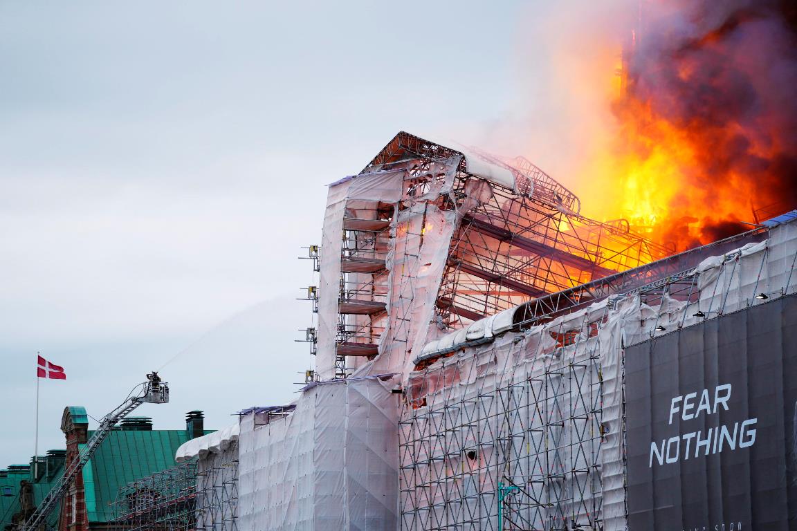 incendio copenaghen borsa