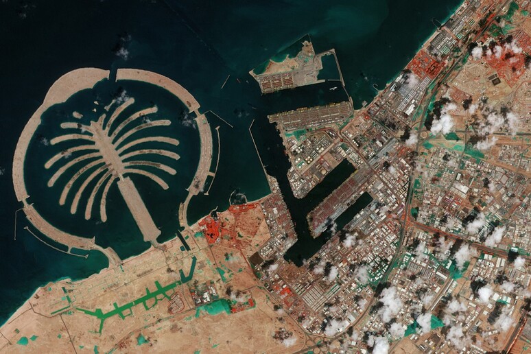 Inondazioni Dubai: la città allagata vista dai satelliti