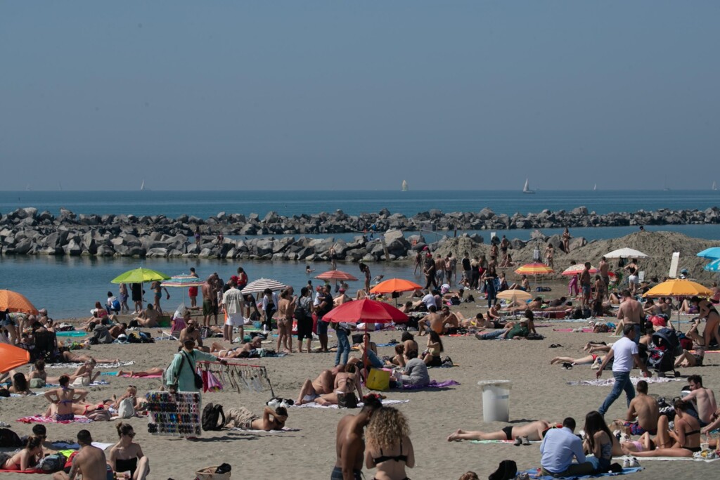 spiaggia ostia litorale romano