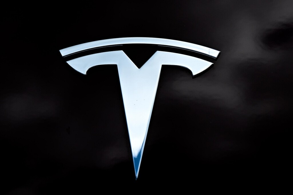 tesla logo elon musk