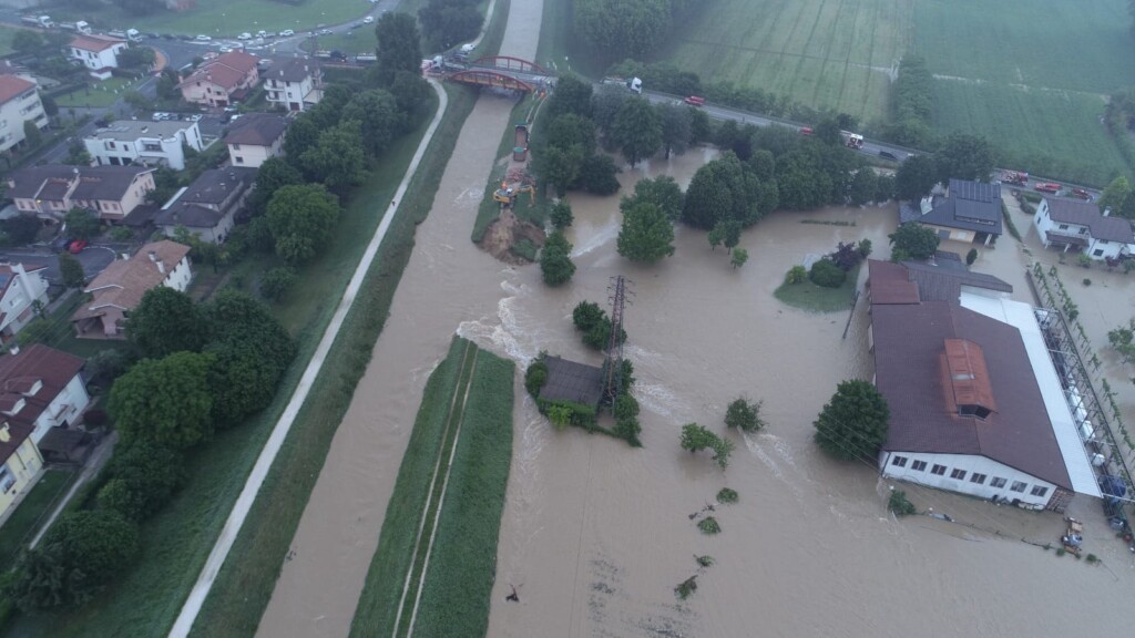 Foto aerea della rottura dell'argine del Muson a Camposanpiero (PD)