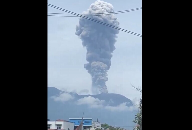 eruzione merapi indonesia