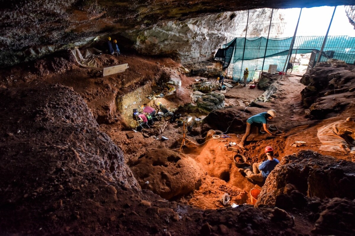 grotta romanelli leone europa