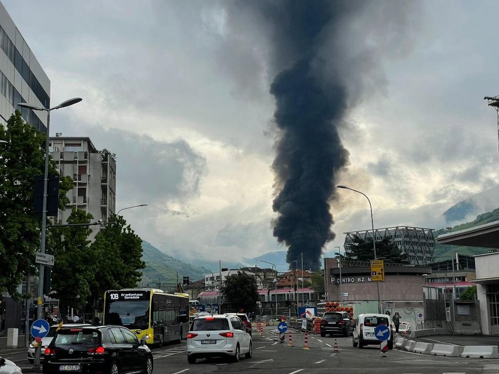 incendio bolzano oggi