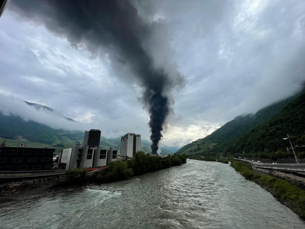 incendio bolzano oggi