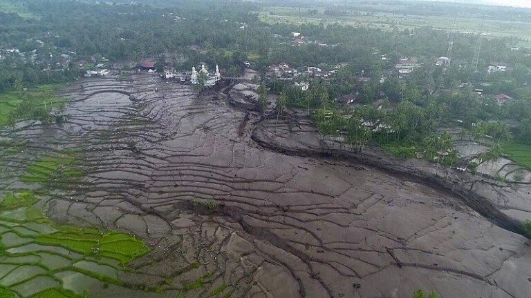 Indonesia alluvioni inondazioni lahar