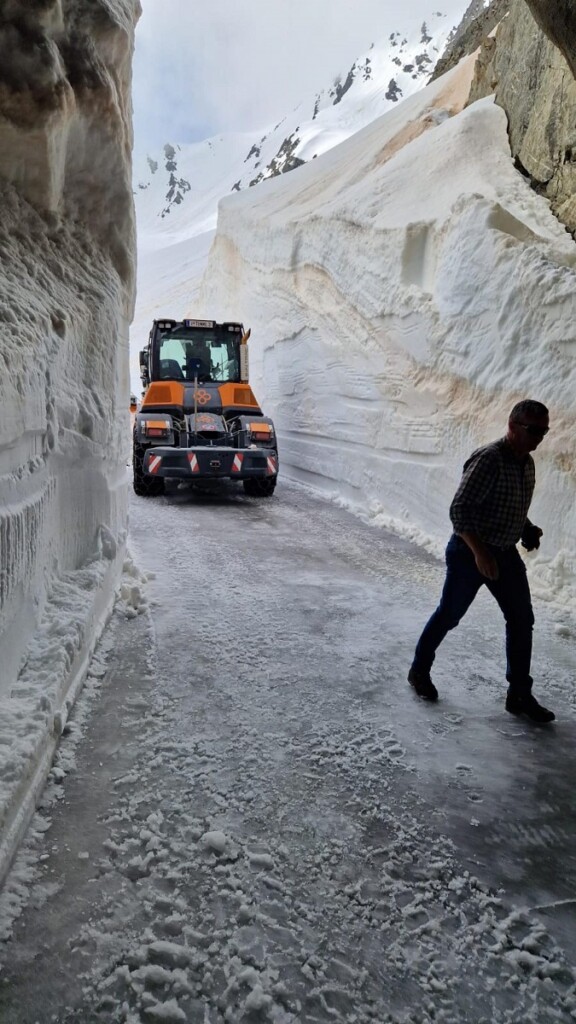 A passo Rombo muri di nevi alti oltre cinque metri