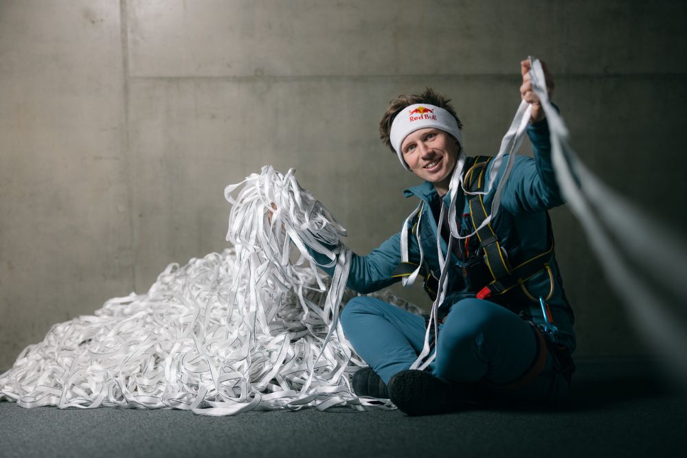 Jaan Roose alle prese con la slackline - Credit: Gabriele Seghizzi / Red Bull Content Pool