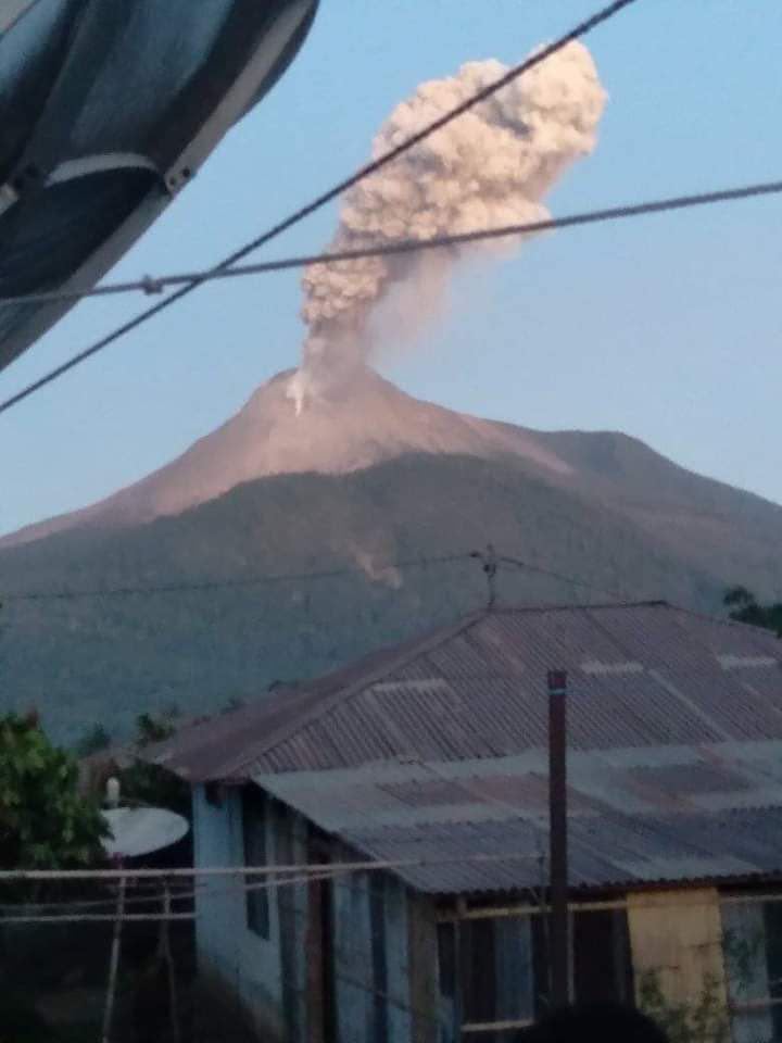 eruzione vulcano lewotobi indonesia