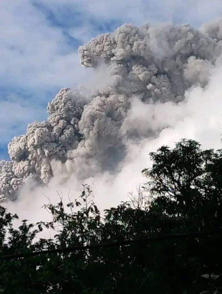 eruzione vulcano lewotobi indonesia