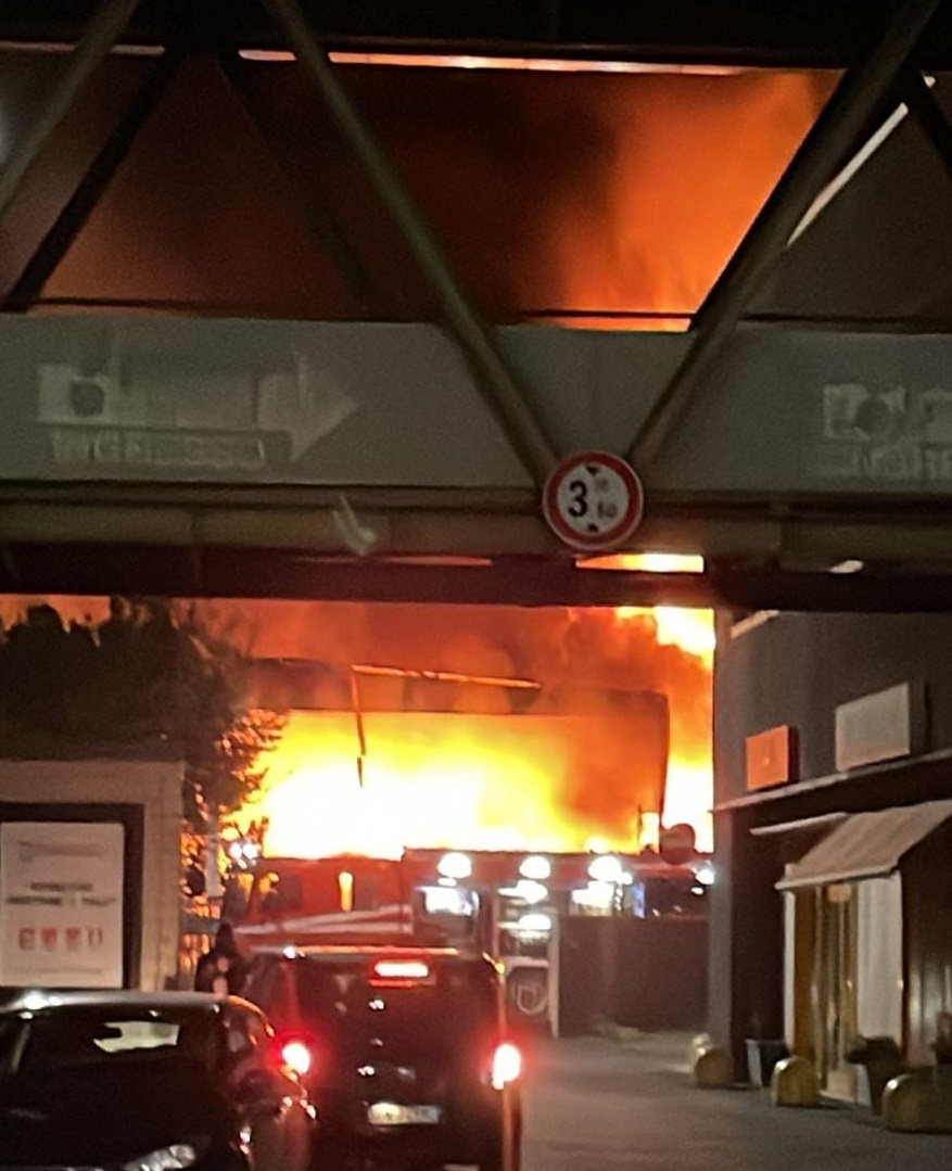 incendio ancona baraccola