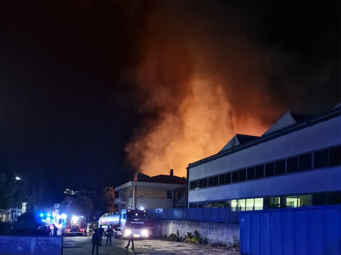 incendio ancona baraccola