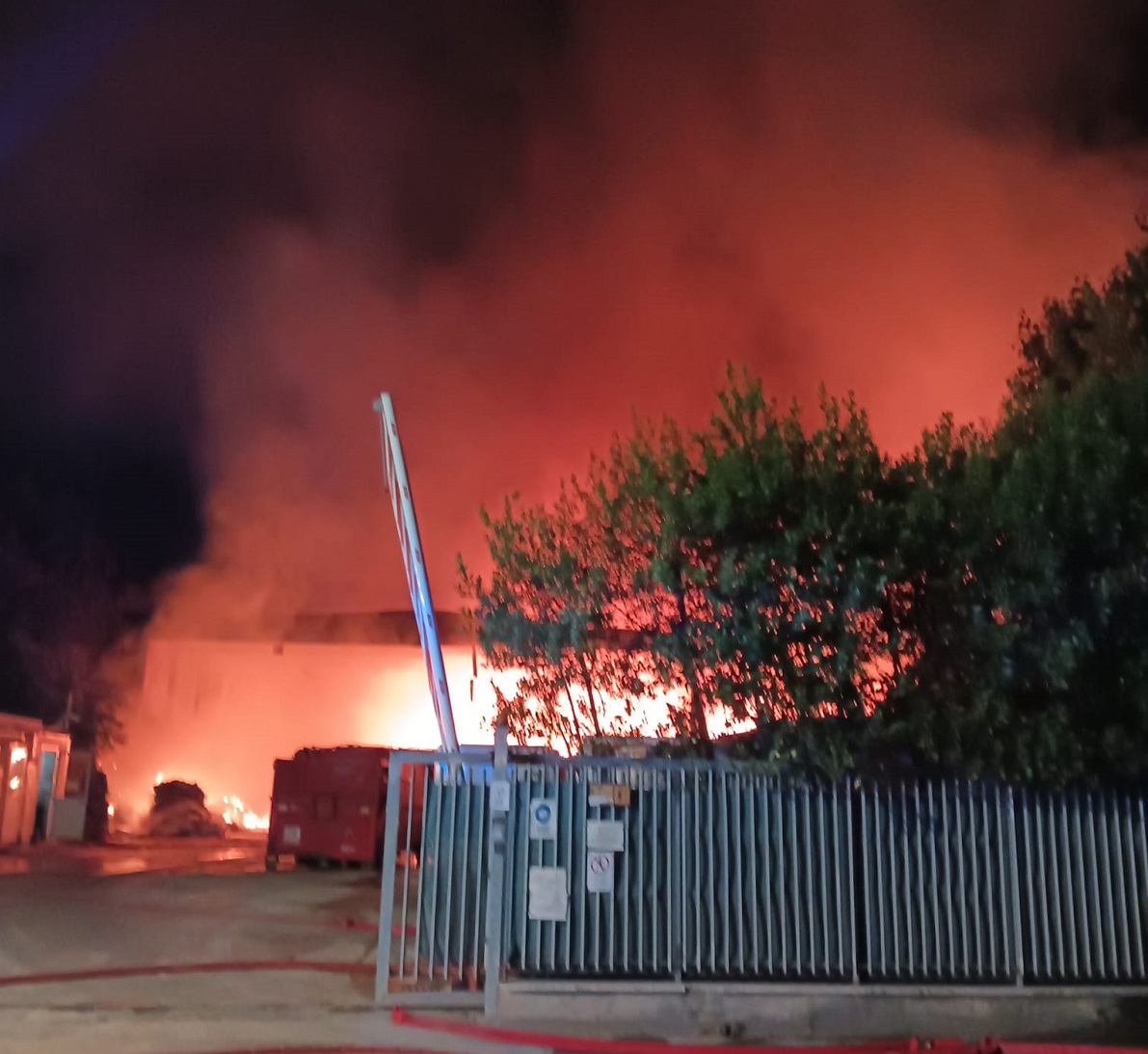 incendio ancona baraccola