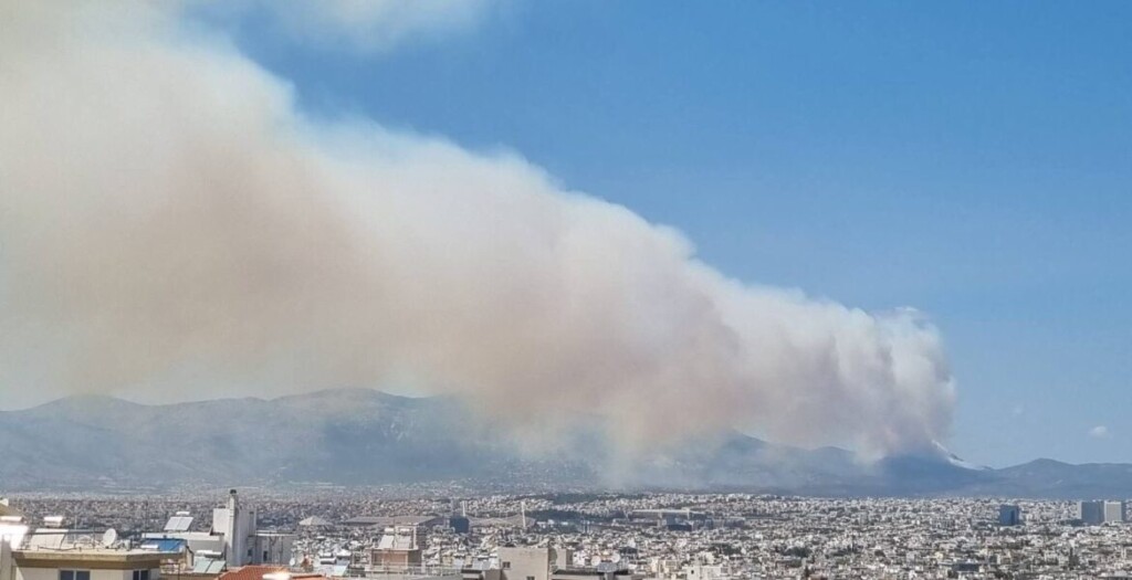 incendio atene grecia