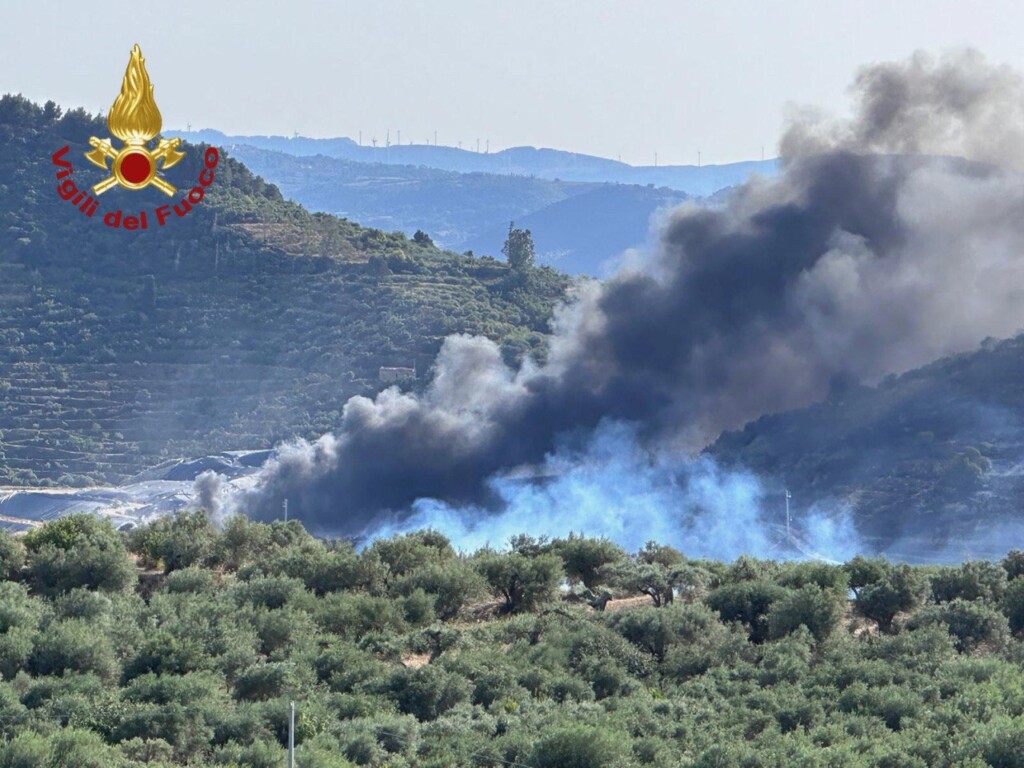 incendio discarica Mazzarrà Sant'Andrea messina