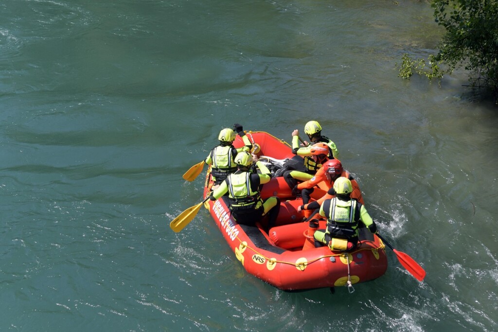 sommozzatori vigili del fuoco incidente adda