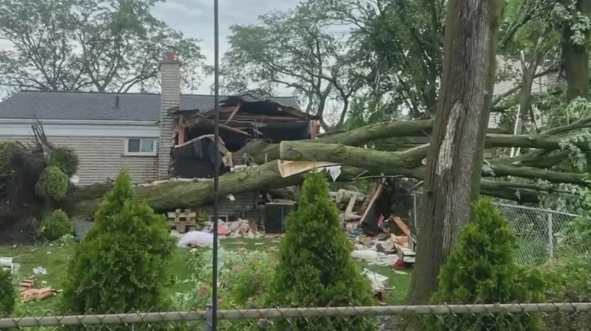 tornado livonia USA