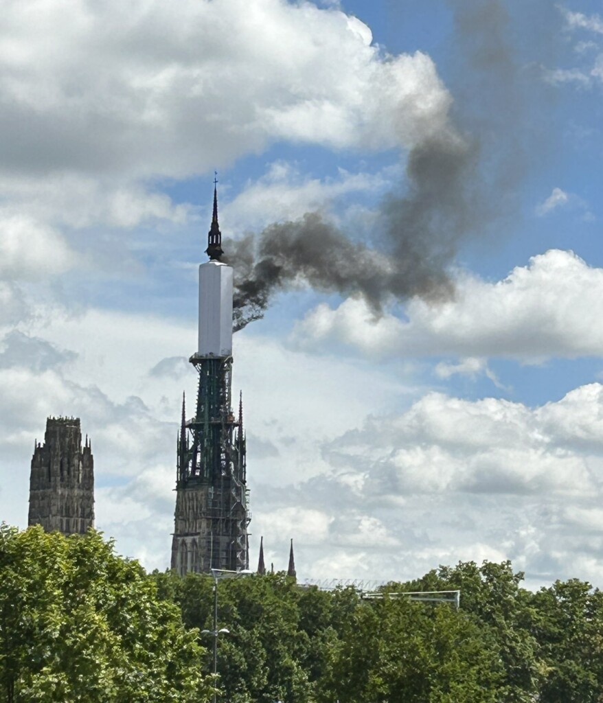 Rouen incendio cattedrale