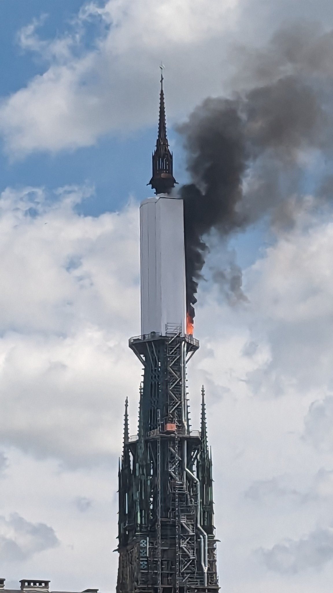 Rouen incendio cattedrale