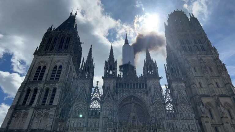Rouen incendio cattedrale