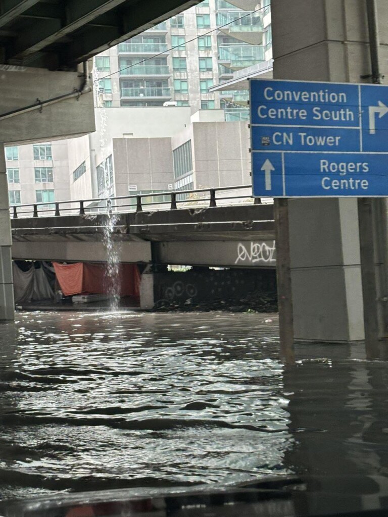 alluvione toronto canada