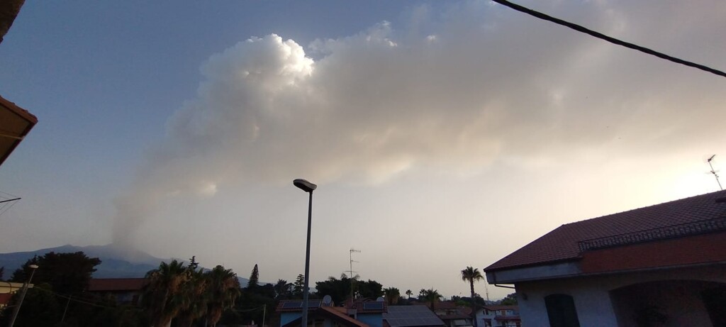 eruzione etna oggi