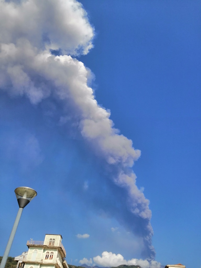 eruzione etna oggi