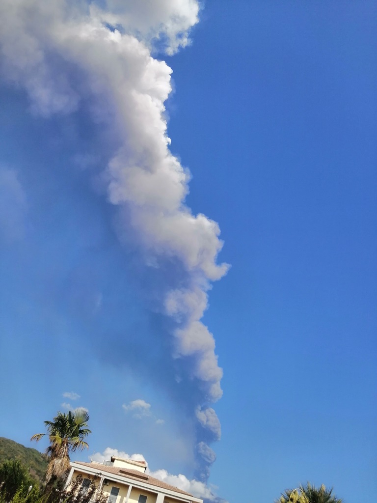 eruzione etna oggi