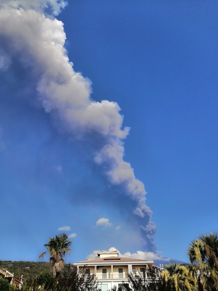 eruzione etna oggi