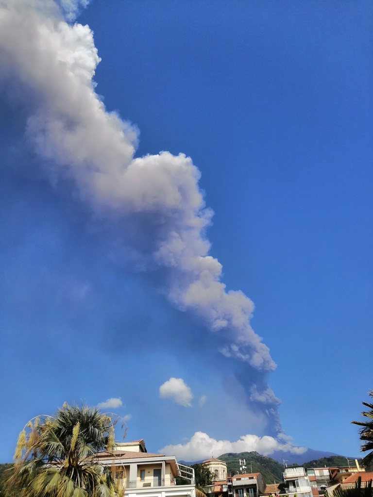 eruzione etna oggi