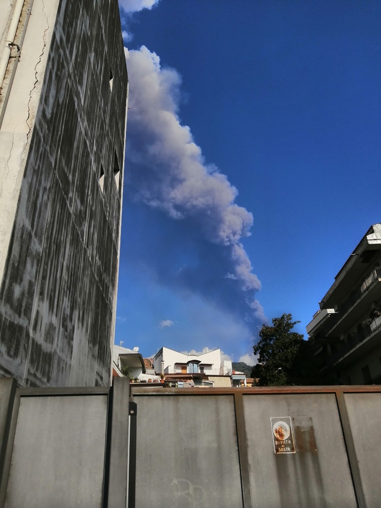 eruzione etna oggi