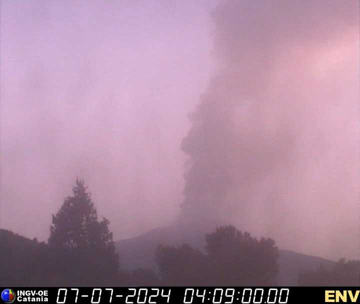 eruzione etna oggi 7 luglio 2024