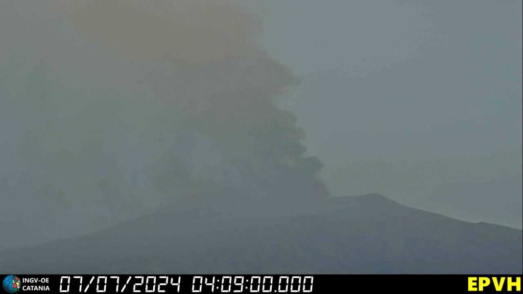 eruzione etna oggi 7 luglio 2024